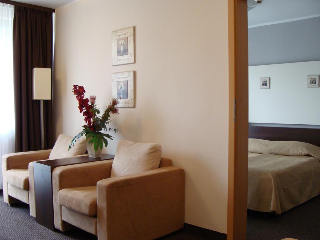 Hotel Dal 格但斯克 外观 照片
