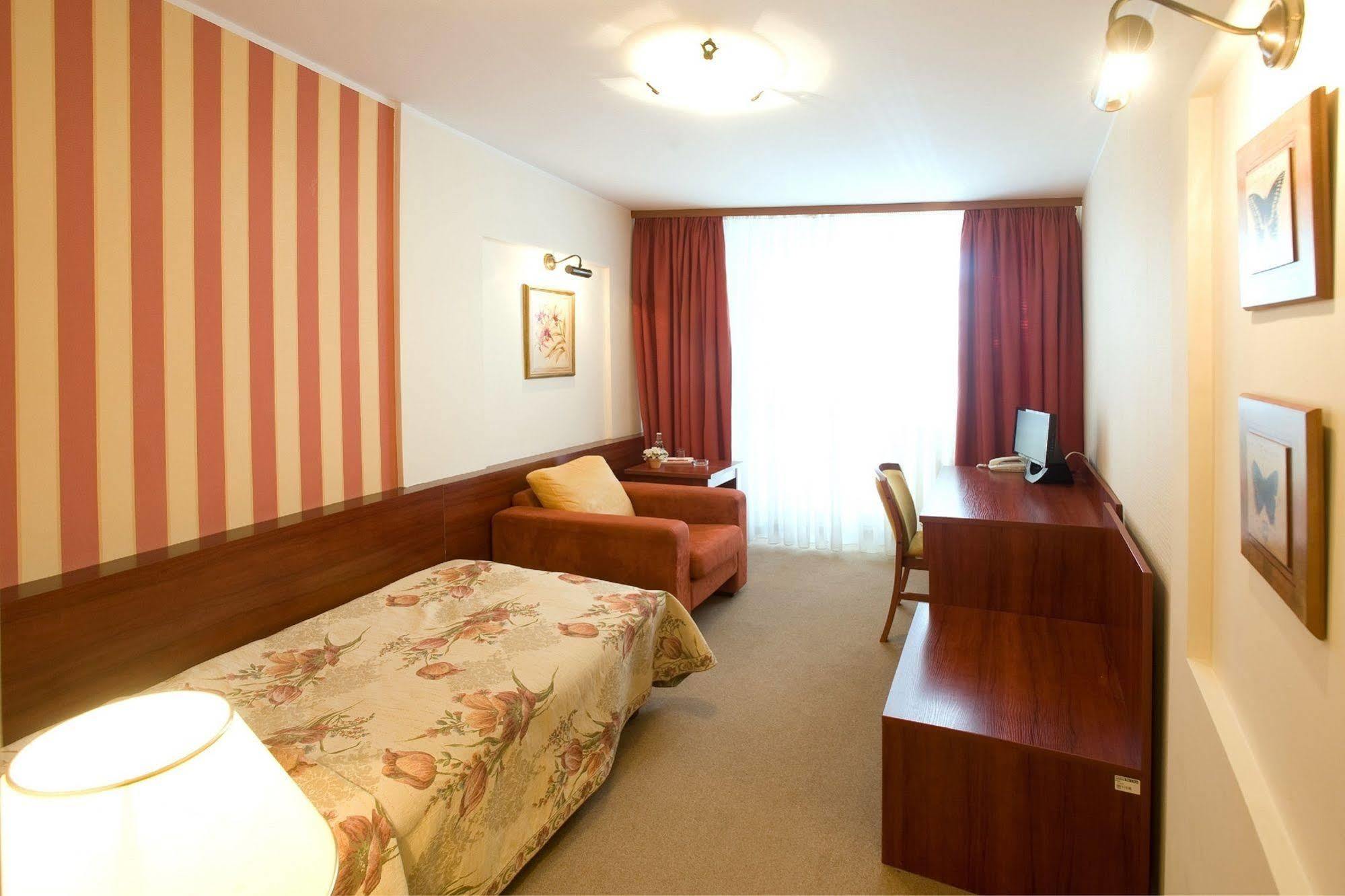 Hotel Dal 格但斯克 外观 照片